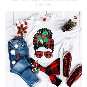 Mistletoe Plaid Messy Bun Graphic Tee size small